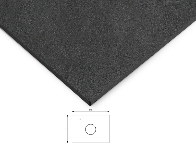 Skifer benkeplate 60 cm i en mørk og intens overflate. Servant plassert i midten av benkeplaten, krom ettgrepsarmatur til venstre for servanten.